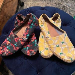 Set of fun TOMS polka dots and lemons! 8.5